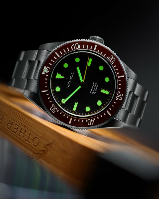 Crimson Dawn - Maraí 401 Date - Dive Watch with Date