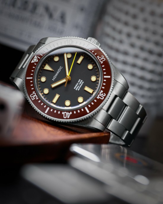 Crimson Dawn - Maraí 401 Date - Dive Watch with Date