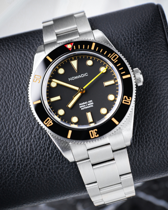 Classic Black and Gold - Maraí 401 Date - Dive Watch with Date