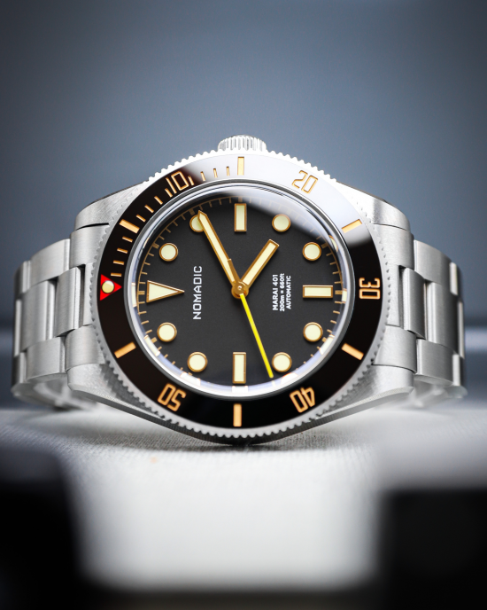 Classic Black and Gold - Maraí 401 Date - Dive Watch with Date