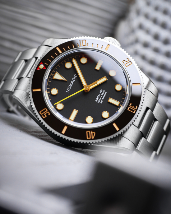 Classic Black and Gold - Maraí 401 Date - Dive Watch with Date