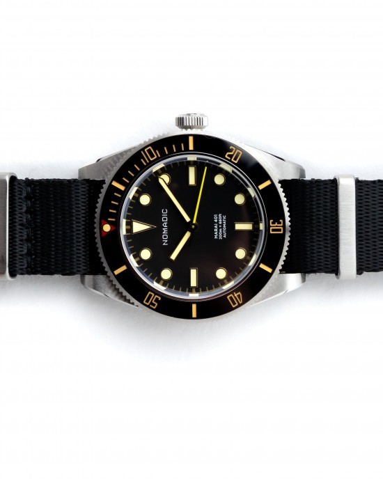 Classic Black and Gold - Maraí 401 Date - Dive Watch with Date